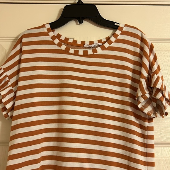 Jane + Delancey striped ruffle sleeve orange and white size small top - Picture 2 of 3